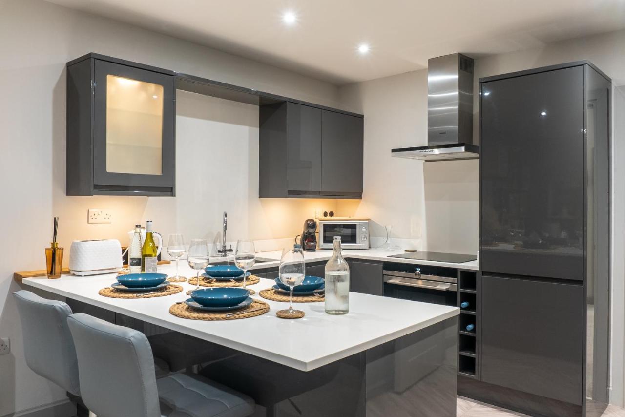 Spring Mount Huge Luxury Full Apartment- Harrogate Centre-Two Extremely Comfy Kingsize Bedrooms-Fully Equipped Modern Kitchen-Cosy Living Room With Huge Tv Zewnętrze zdjęcie