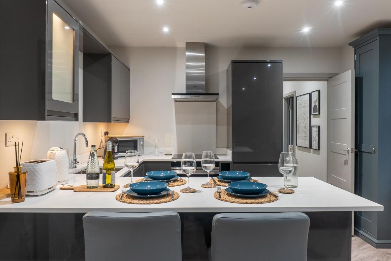 Spring Mount Huge Luxury Full Apartment- Harrogate Centre-Two Extremely Comfy Kingsize Bedrooms-Fully Equipped Modern Kitchen-Cosy Living Room With Huge Tv Zewnętrze zdjęcie